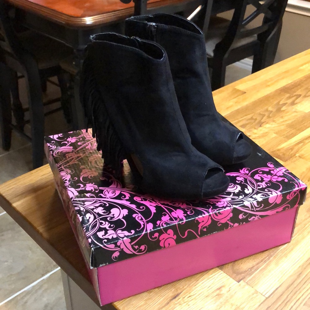 Qupid Black Suade Booties